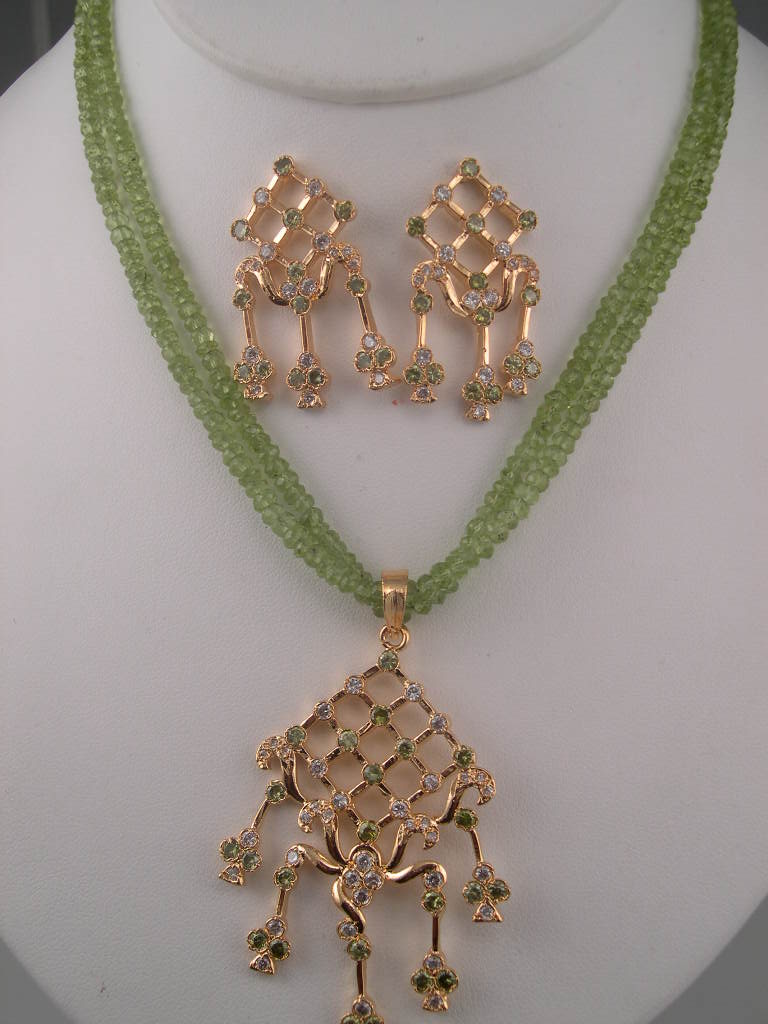 Indian Fashion Jewelry Peridot Necklace with Designer Pendant Earrings